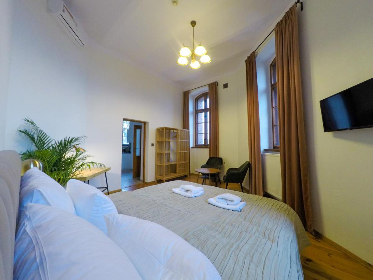 Apartamenty W Wiezy Свидница Экстерьер фото