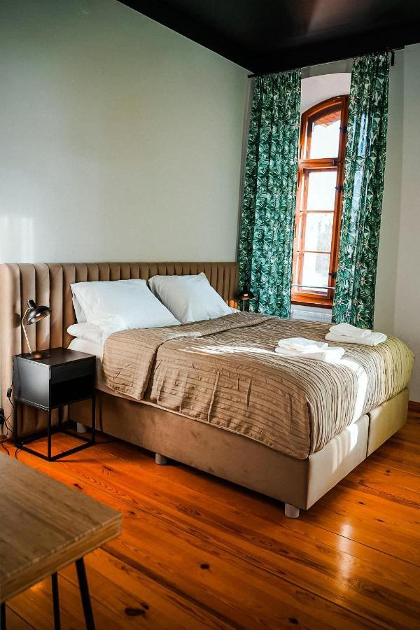 Apartamenty W Wiezy Свидница Экстерьер фото